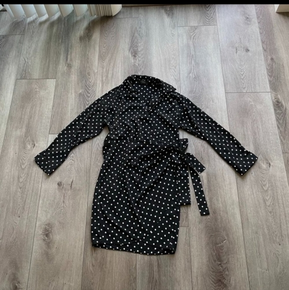 STORETS BLACK & WHITE POLKA DOT WRAP MINI DRESS - Picture 1 of 3